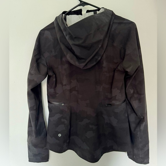 Lululemon Rain Jacket - Picture 4 of 5